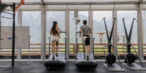 Abnehmen mit dem Laufband – effektiver Trainingsplan für Einsteiger